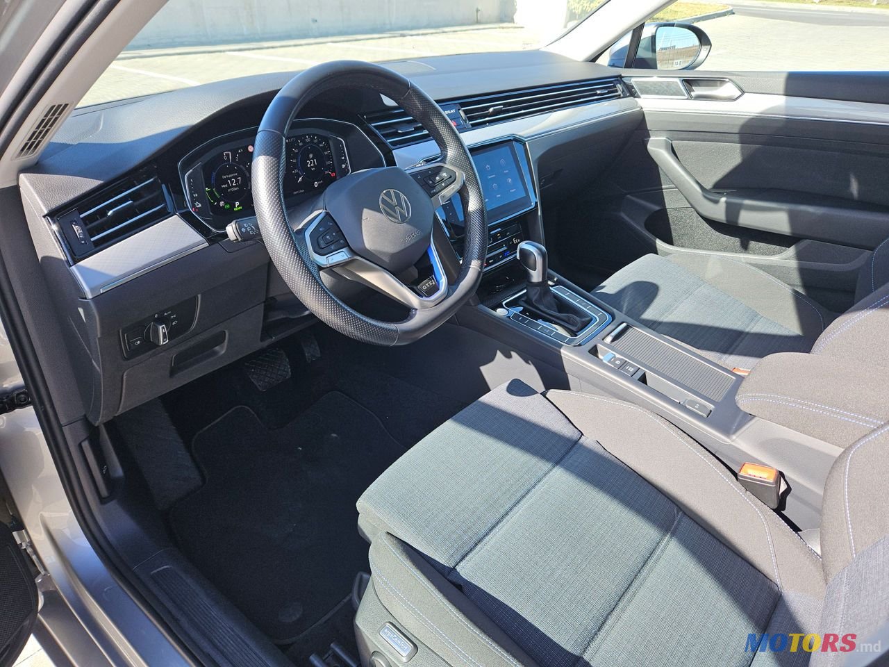 2022' Volkswagen Passat photo #6