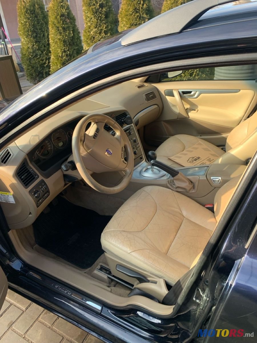 2004' Volvo V70 photo #2