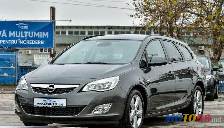 2011' Opel Astra photo #1