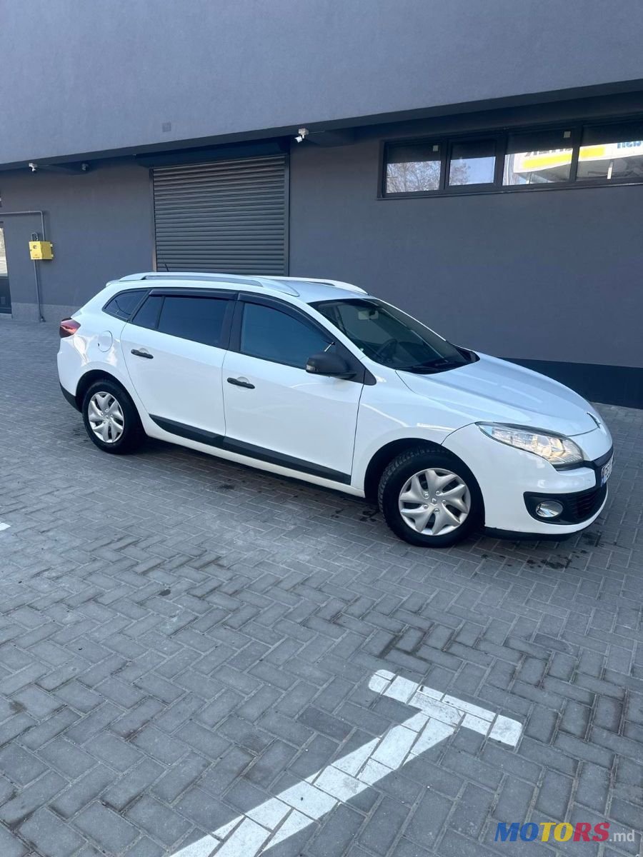 2012' Renault Megane photo #5