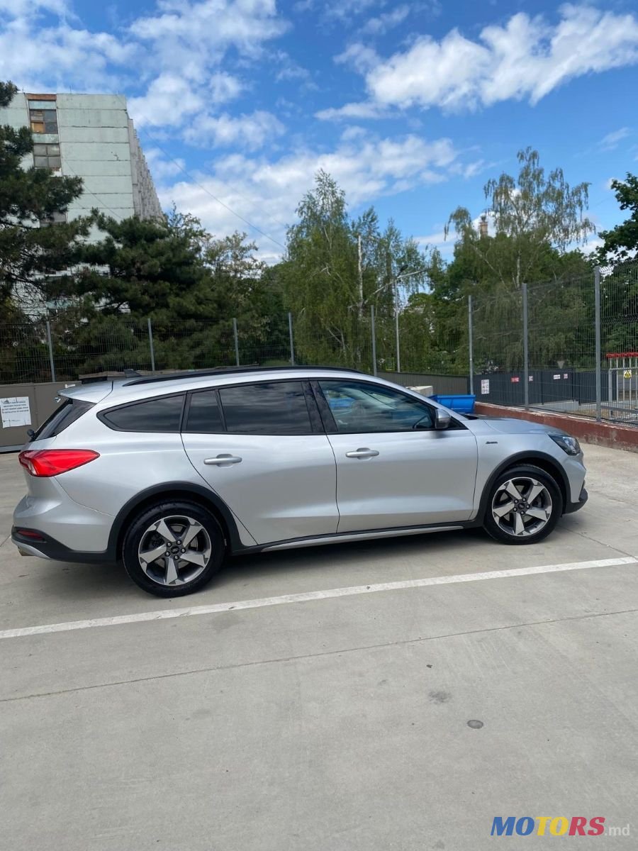 2020' Ford Focus photo #2