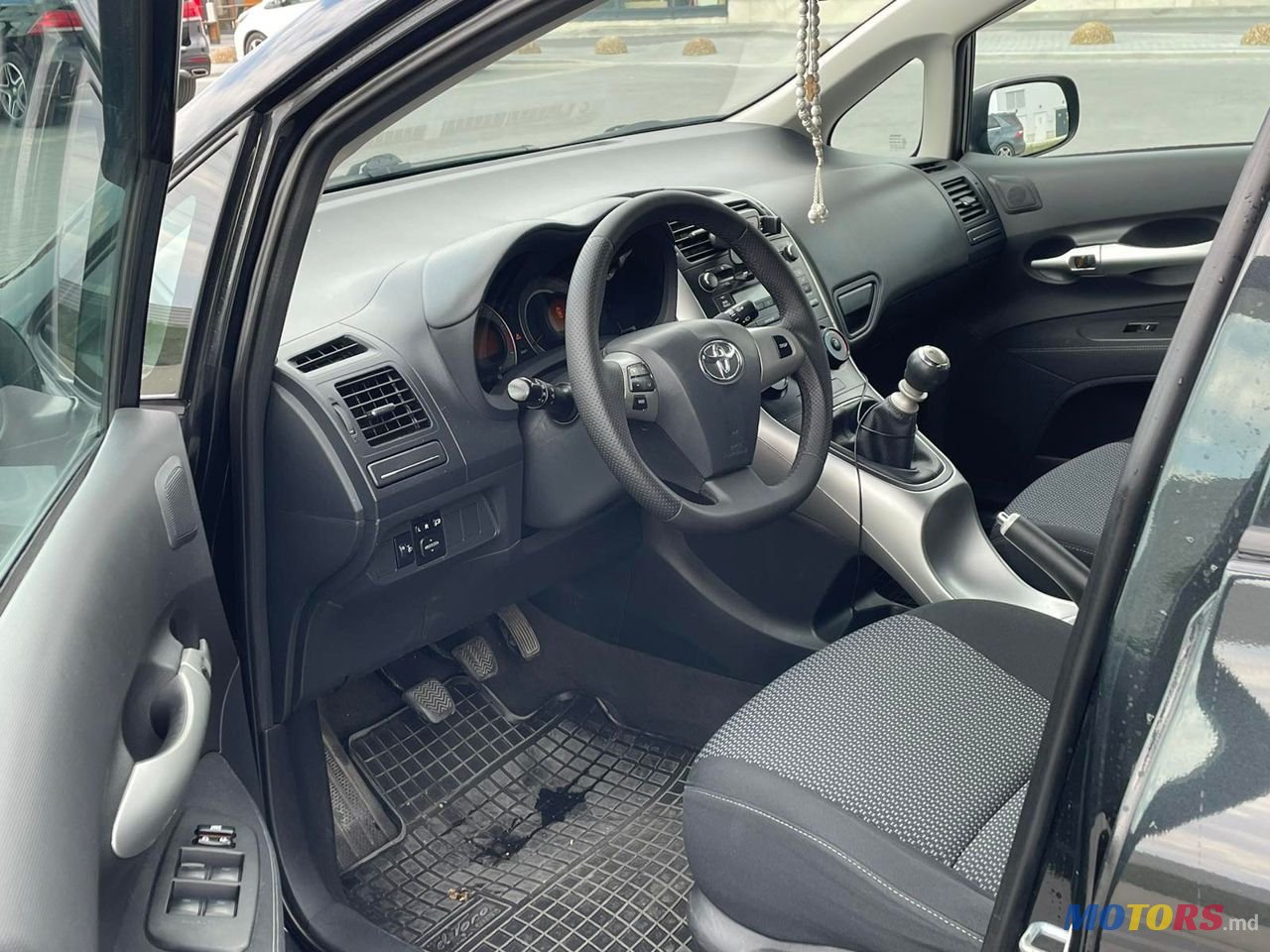 2010' Toyota Auris photo #5