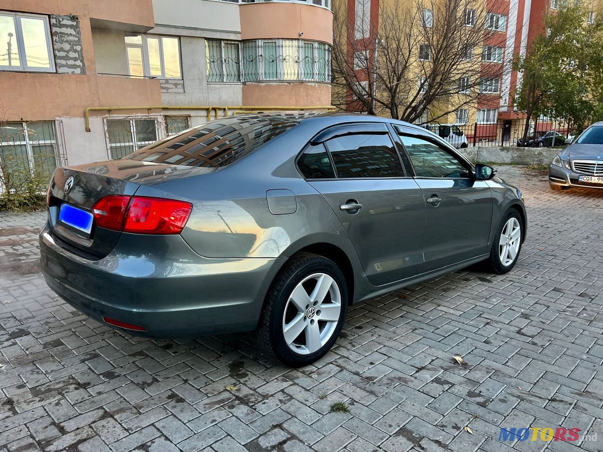 2012' Volkswagen Jetta photo #5