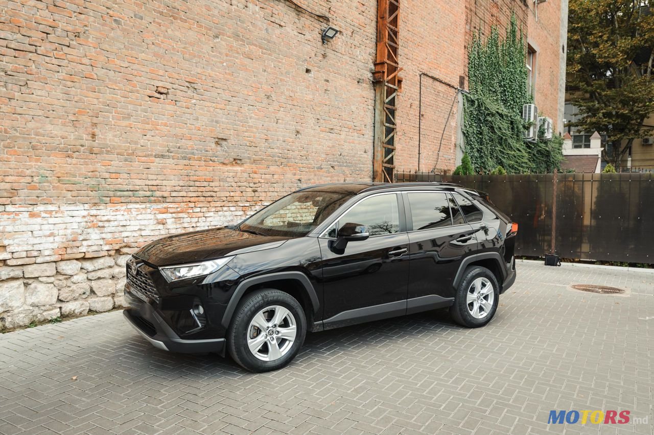 2020' Toyota RAV4 photo #2