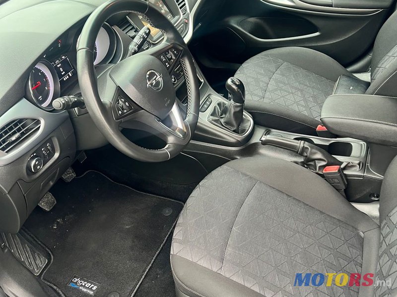 2019' Opel Astra photo #4
