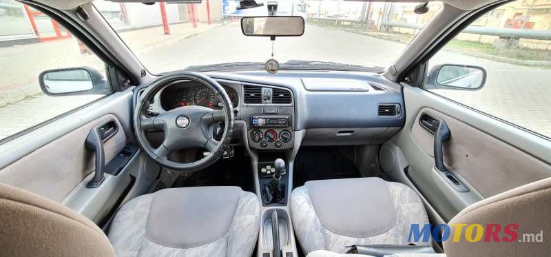 2001' Nissan Primera photo #4