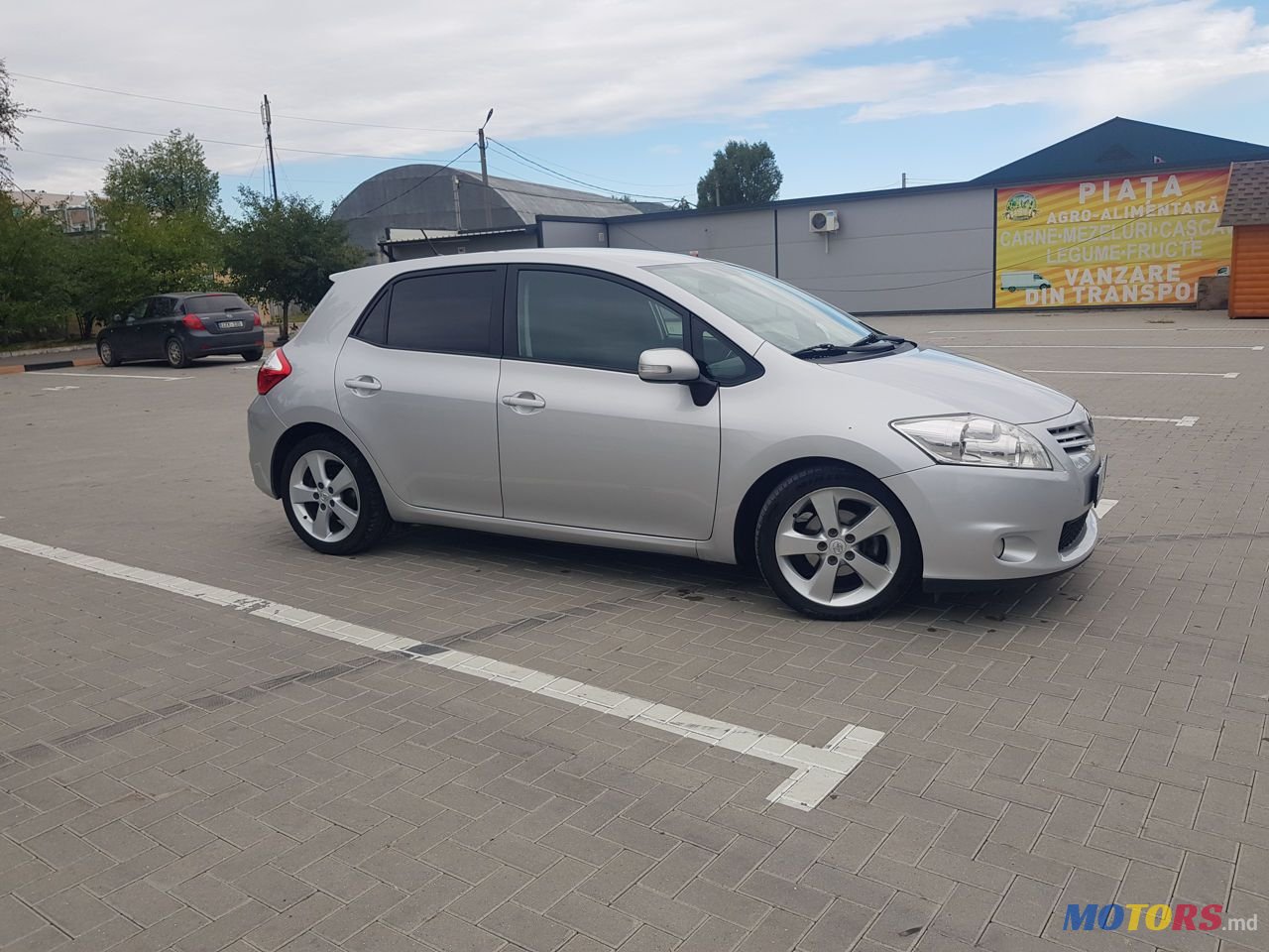 2011' Toyota Auris photo #1