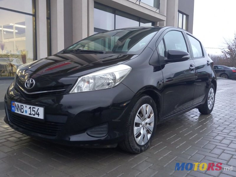 2012' Toyota Yaris photo #2