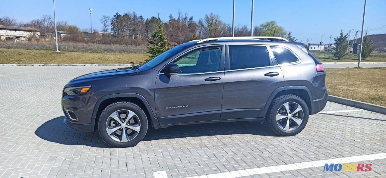 2018' Jeep Cherokee photo #3