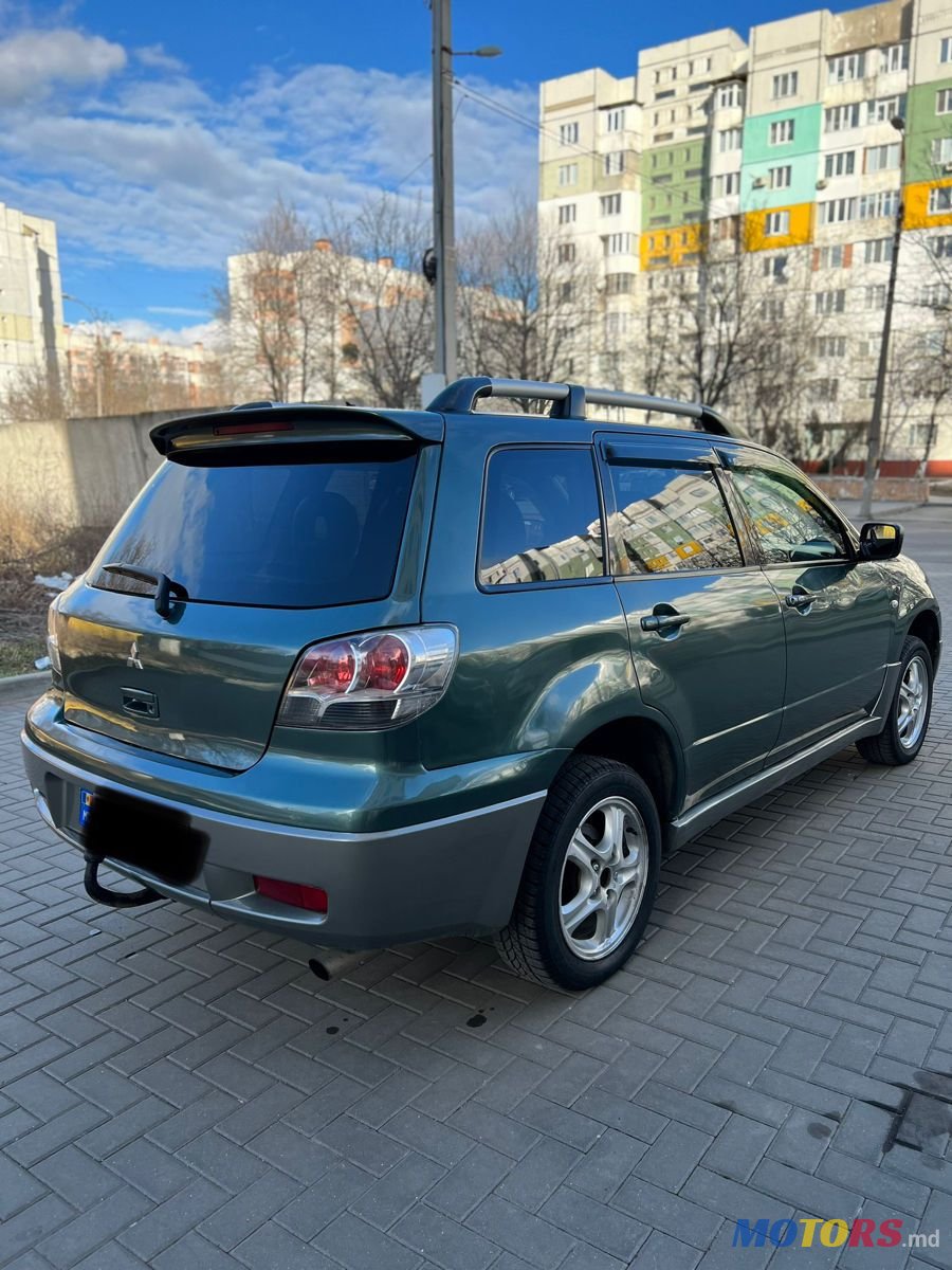 2004' Mitsubishi Outlander photo #5