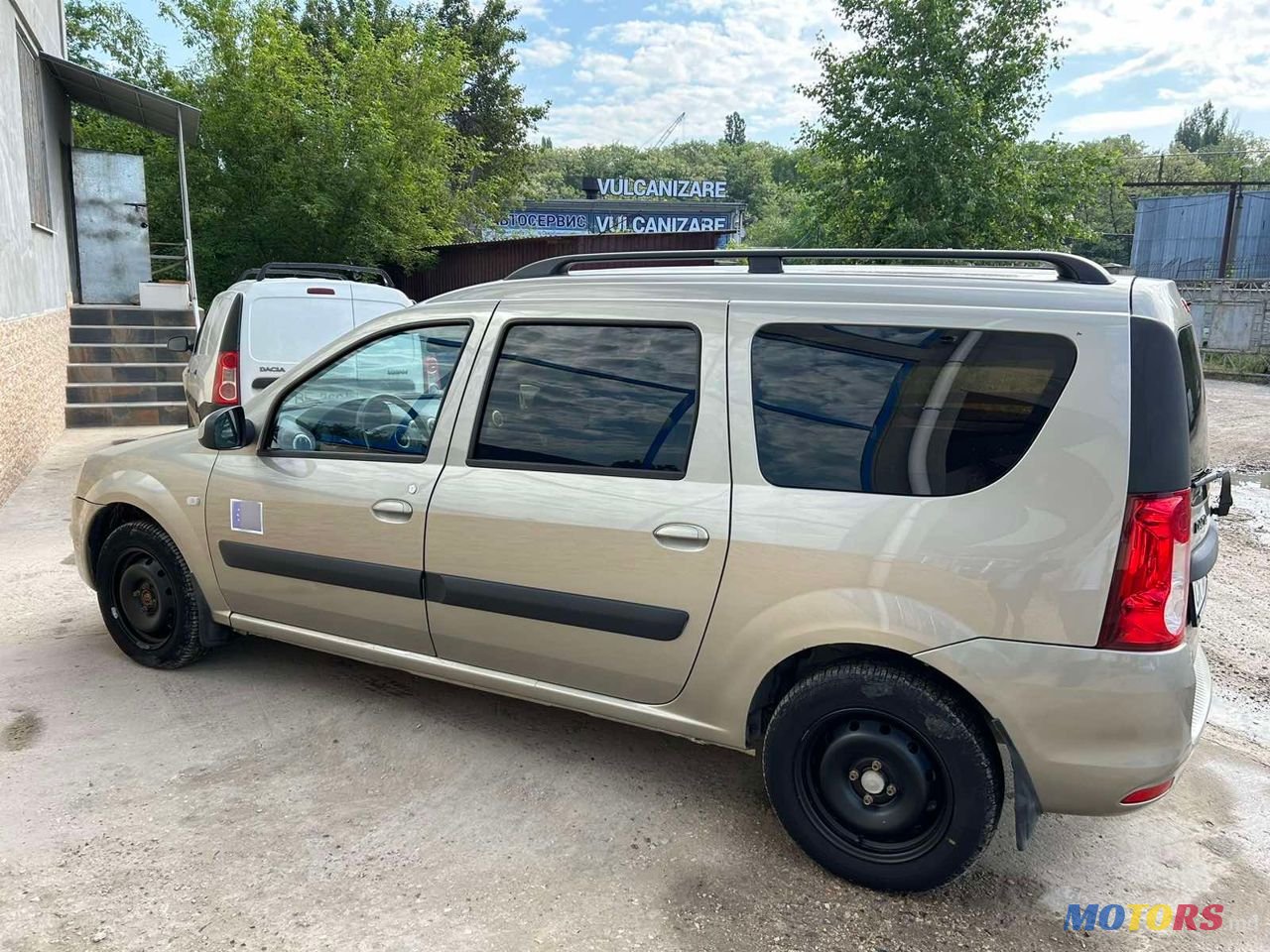 2012' Dacia Logan Mcv photo #2