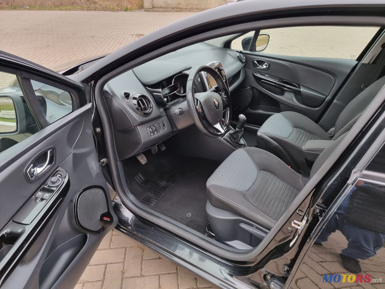 2013' Renault Clio photo #5