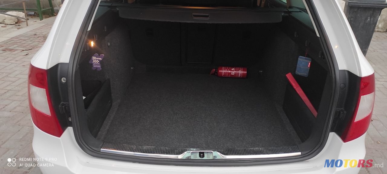 2011' Skoda Superb photo #6