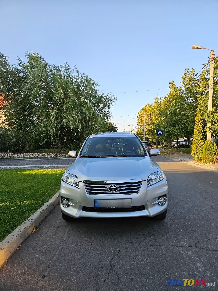 2011' Toyota RAV4 photo #3
