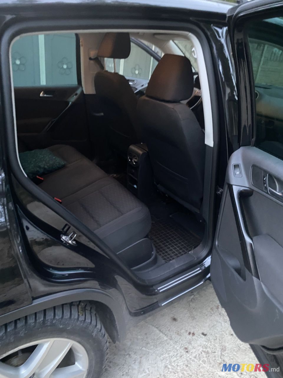 2010' Volkswagen Tiguan photo #5