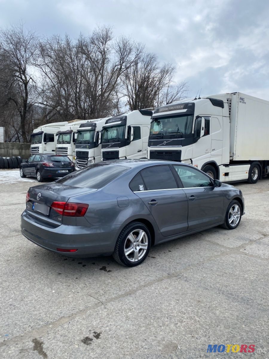 2017' Volkswagen Jetta photo #5
