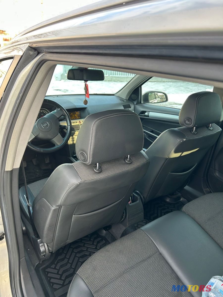 2006' Opel Astra photo #2