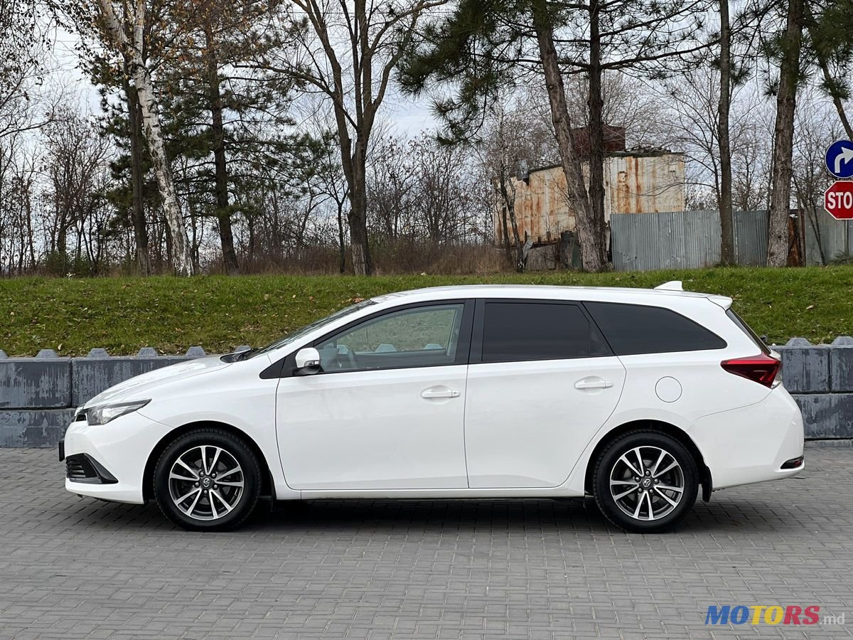 2017' Toyota Auris photo #5