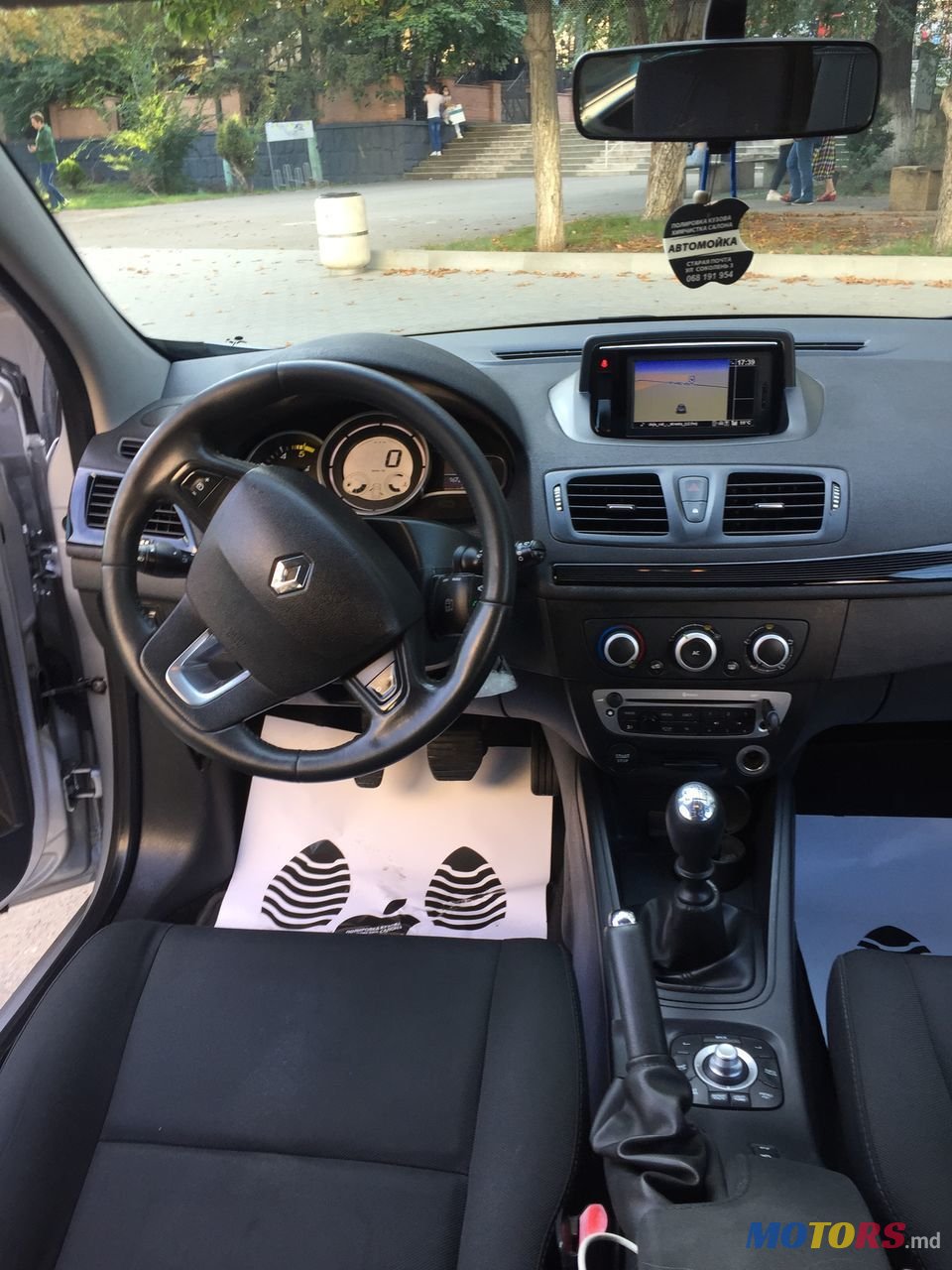 2012' Renault Megane photo #2