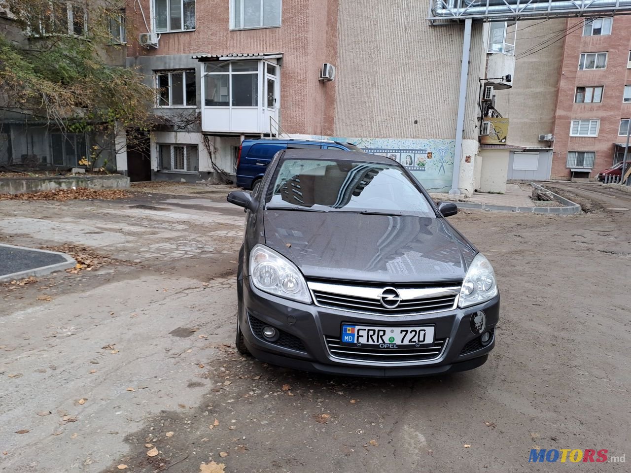 2010' Opel Astra photo #2