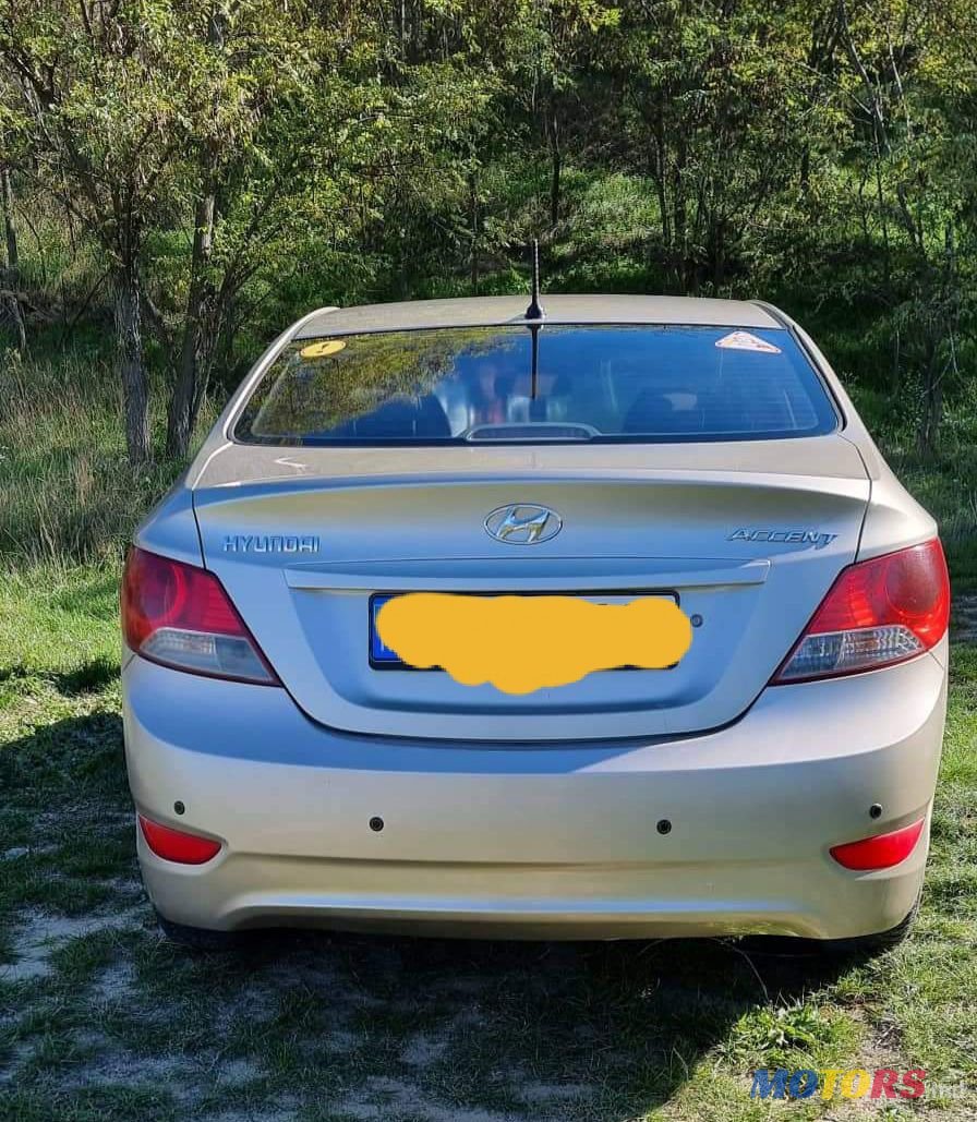 2011' Hyundai Accent photo #3