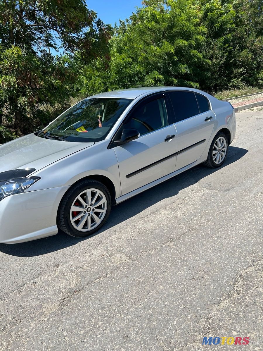 2010' Renault Laguna photo #2