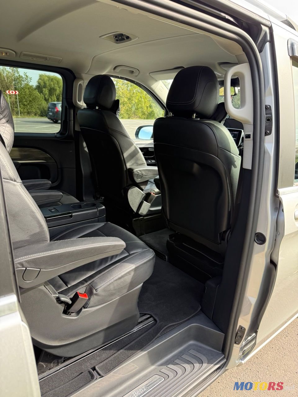 2019' Mercedes-Benz V-Class photo #6