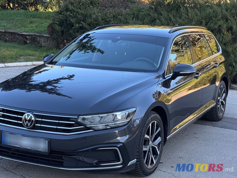 2020' Volkswagen Passat photo #2