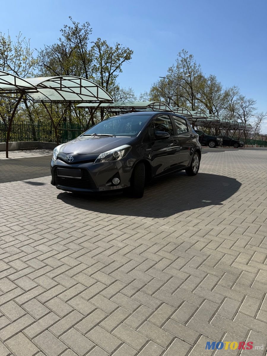 2014' Toyota Yaris photo #2