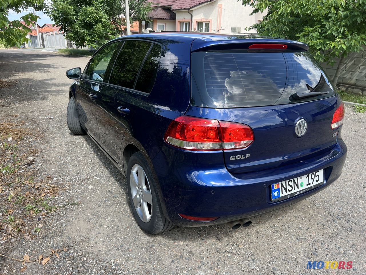2010' Volkswagen Golf photo #3