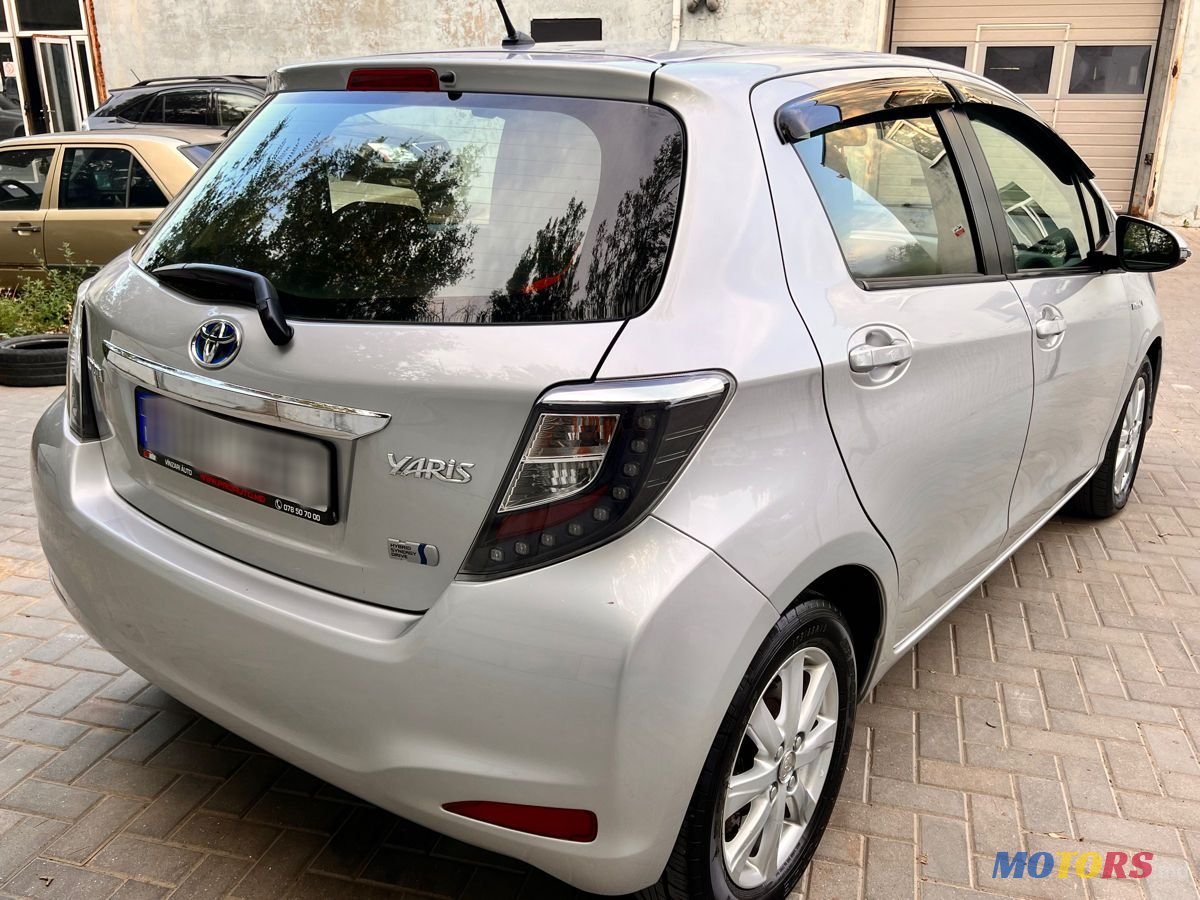 2013' Toyota Yaris photo #4