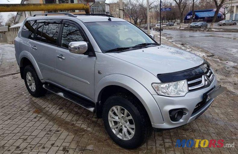 2014' Mitsubishi Pajero Sport photo #1