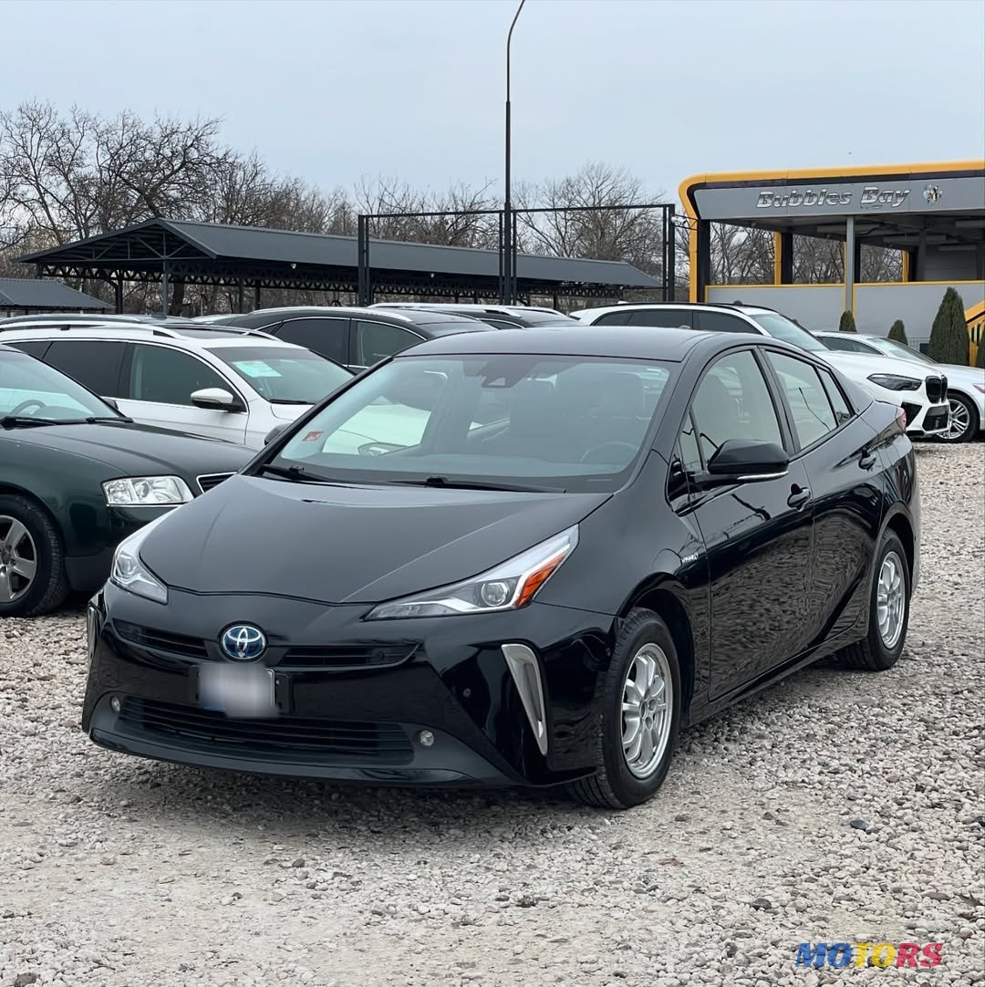 2019' Toyota Prius AWDE XLE photo #1