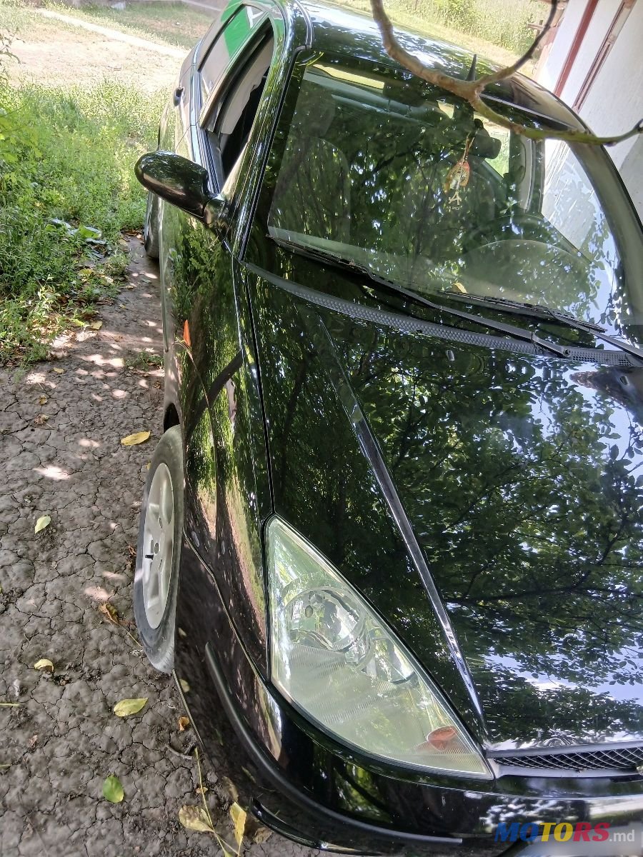 2001' Ford Focus photo #1