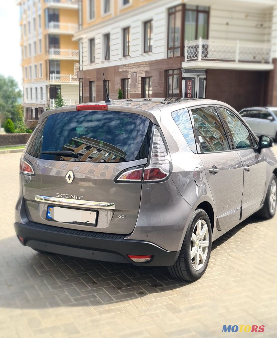 2012' Renault Scenic photo #2