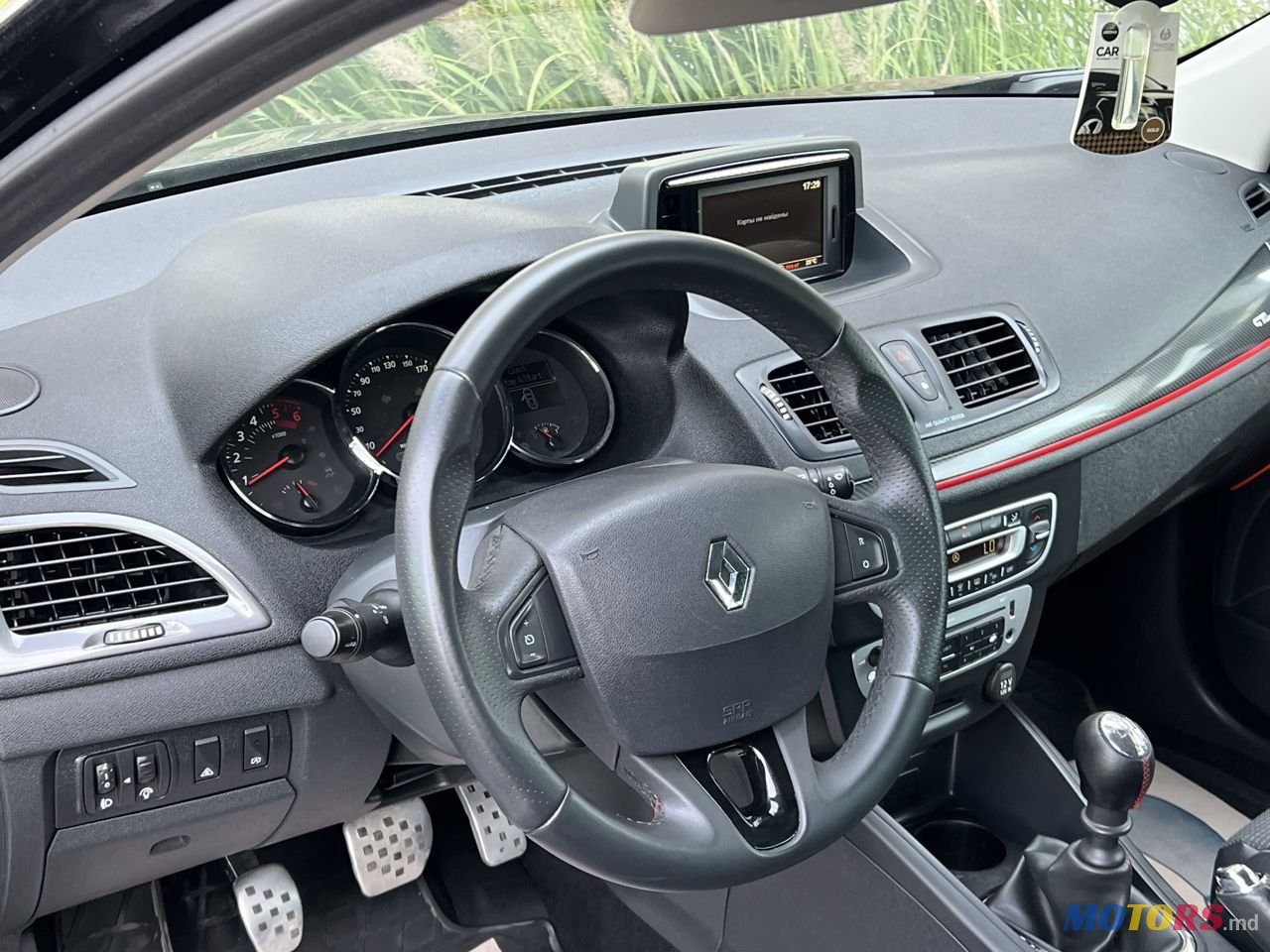 2012' Renault Megane photo #5