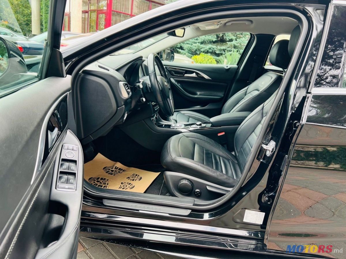 2018' Infiniti QX30 photo #5