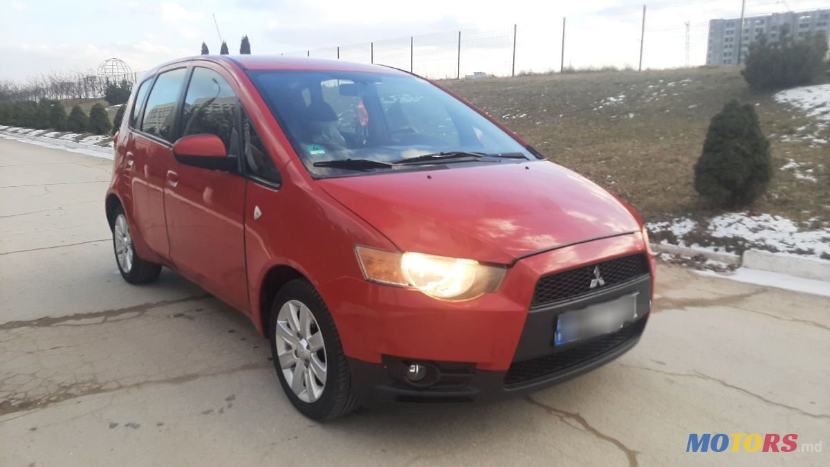 2008' Mitsubishi Colt photo #2