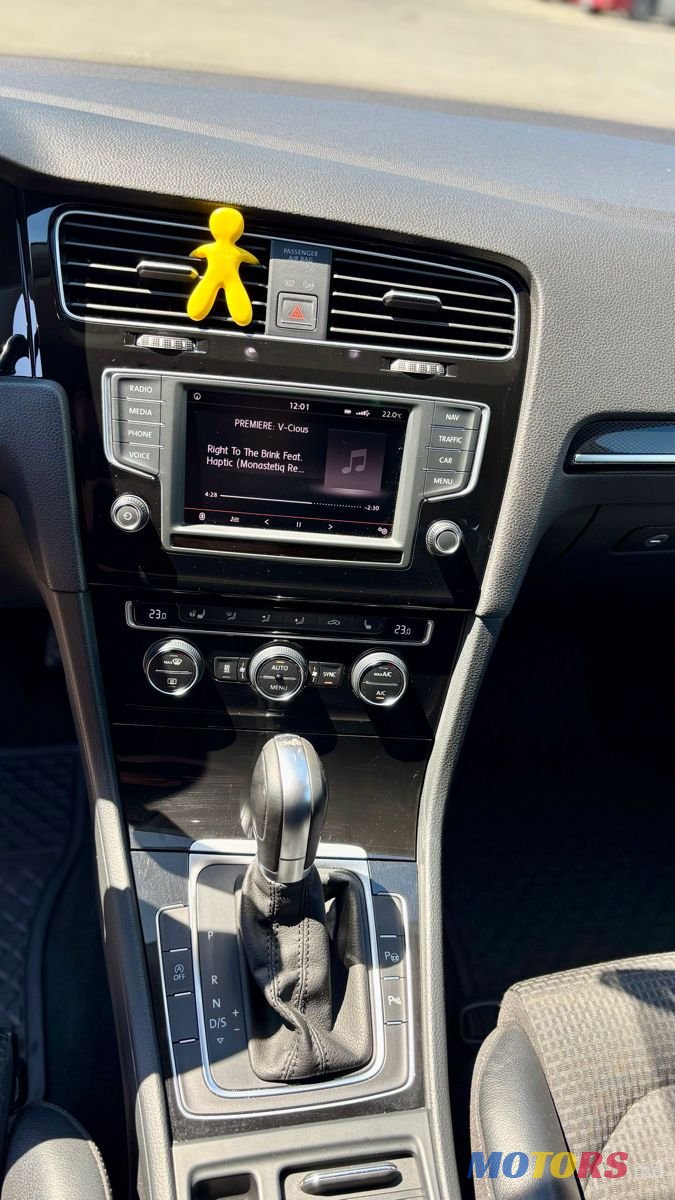 2015' Volkswagen Golf photo #5