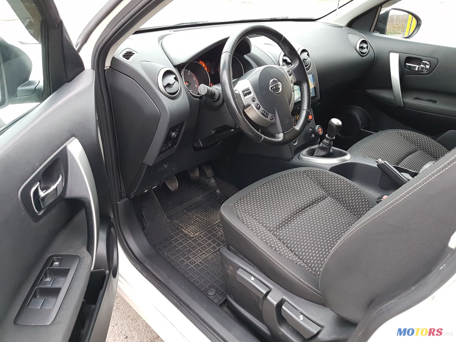 2009' Nissan photo #2