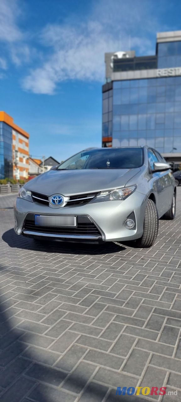 2013' Toyota Auris photo #1