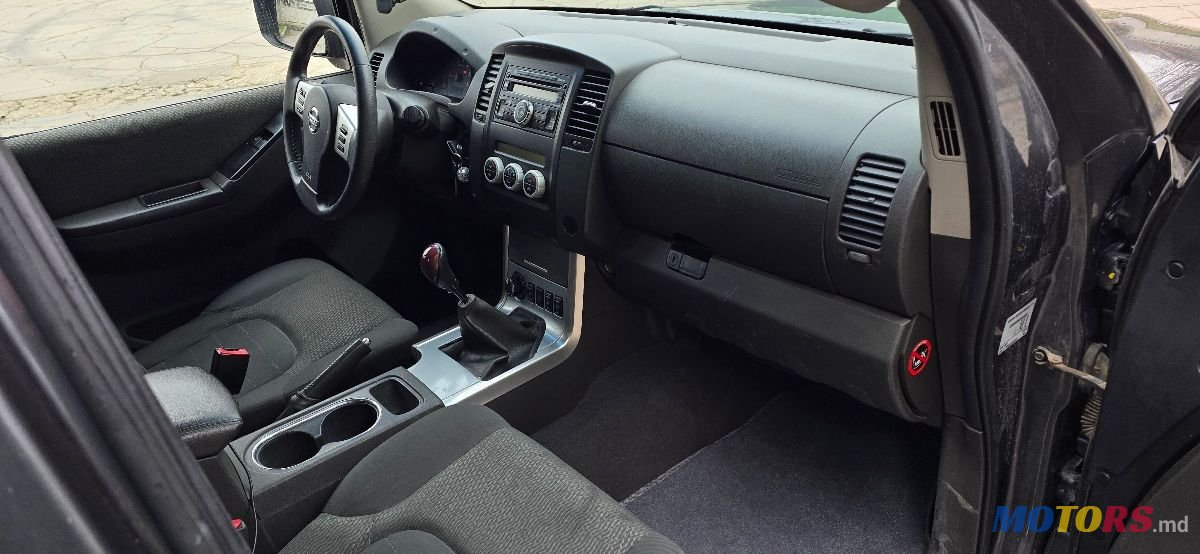 2011' Nissan Navara photo #4