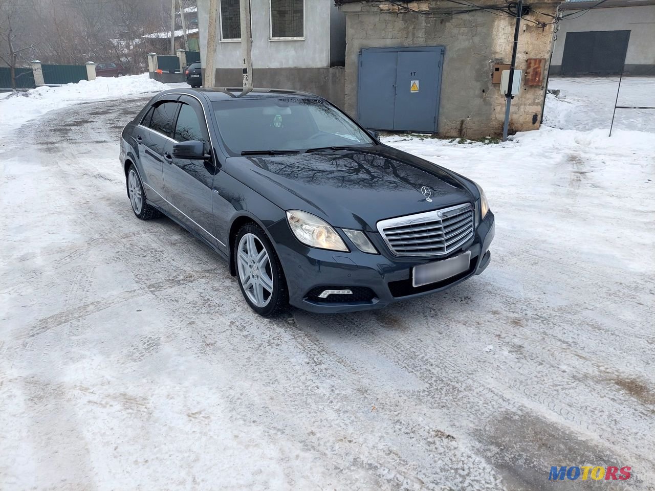 2009' Mercedes-Benz E-Class photo #3