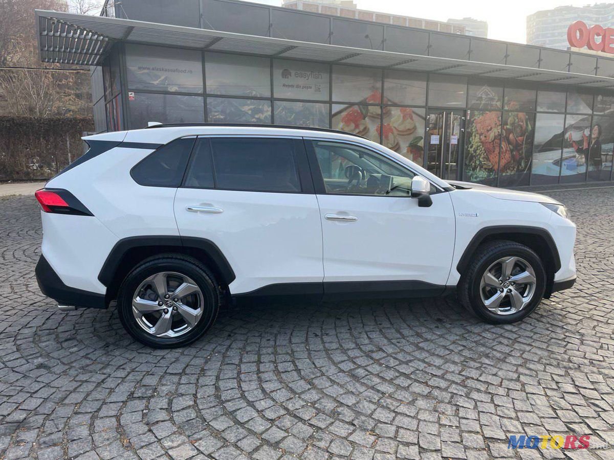 2021' Toyota RAV4 photo #3