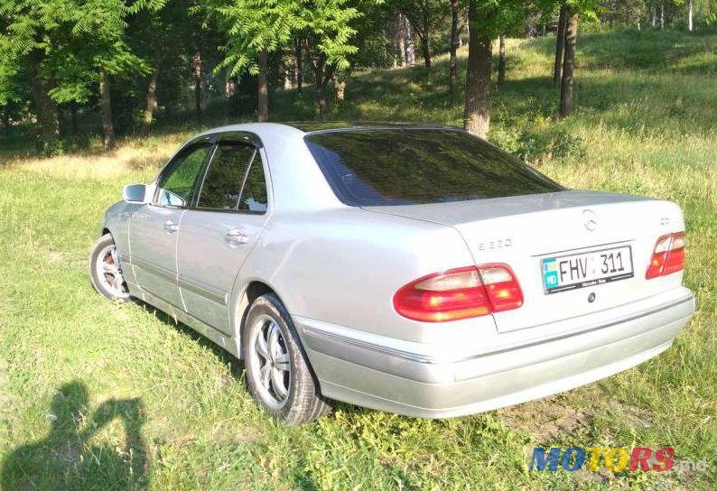 2000' Mercedes-Benz E photo #2