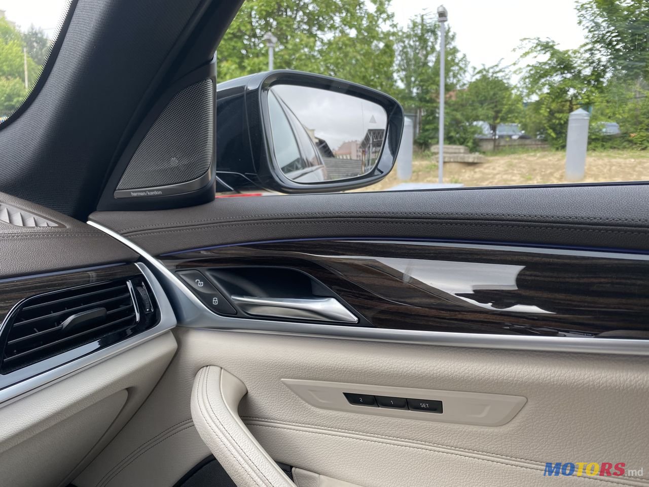 2017' BMW 5 Series photo #6