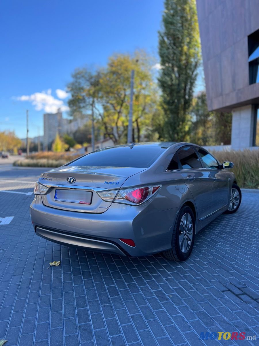 2013' Hyundai Sonata photo #2