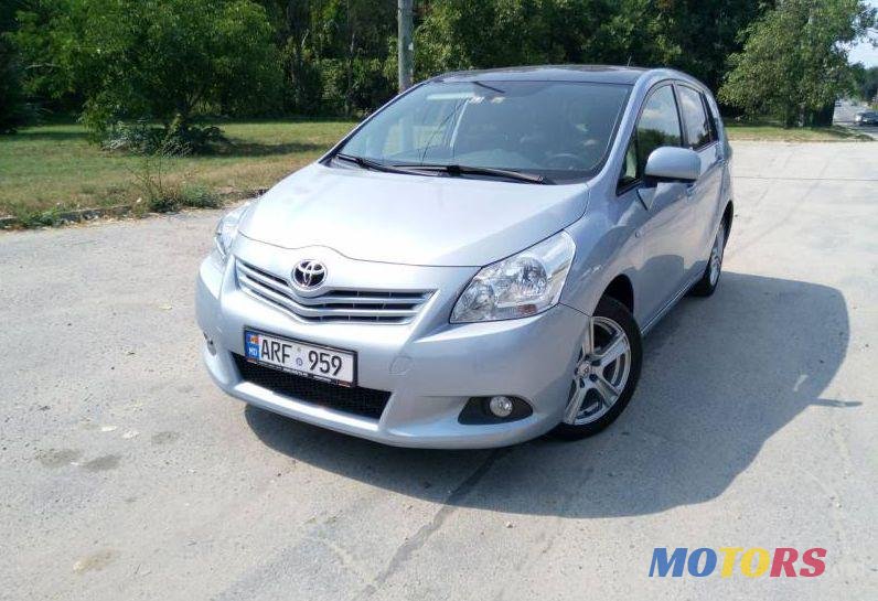 2011' Toyota Verso photo #2