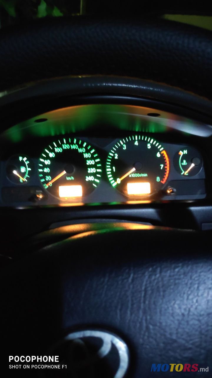 2000' Toyota Avensis photo #6