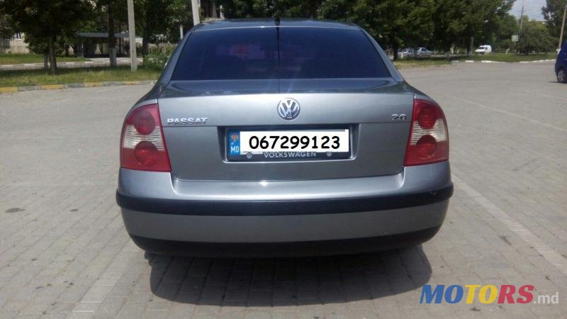 2002' Volkswagen Passat photo #2